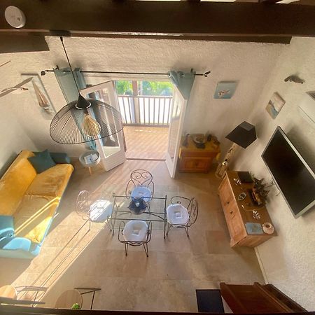 Tres Bel Appartement Les Pieds Dans L'Eau Апьето Экстерьер фото